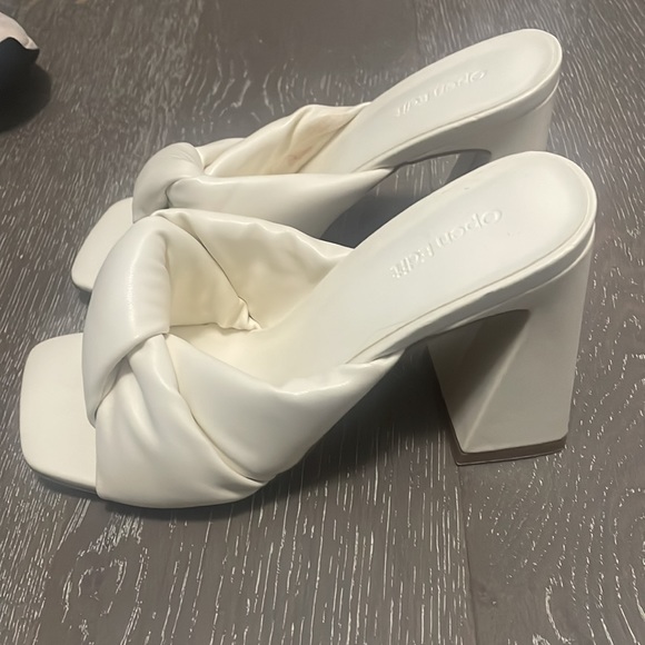 Never worn white sandal mules - Picture 2 of 2